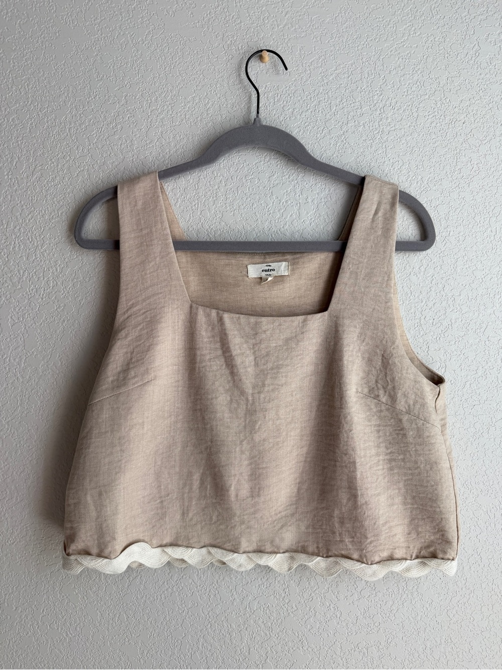 entro Natural Beige Linen Scallop Hem Crop Tank